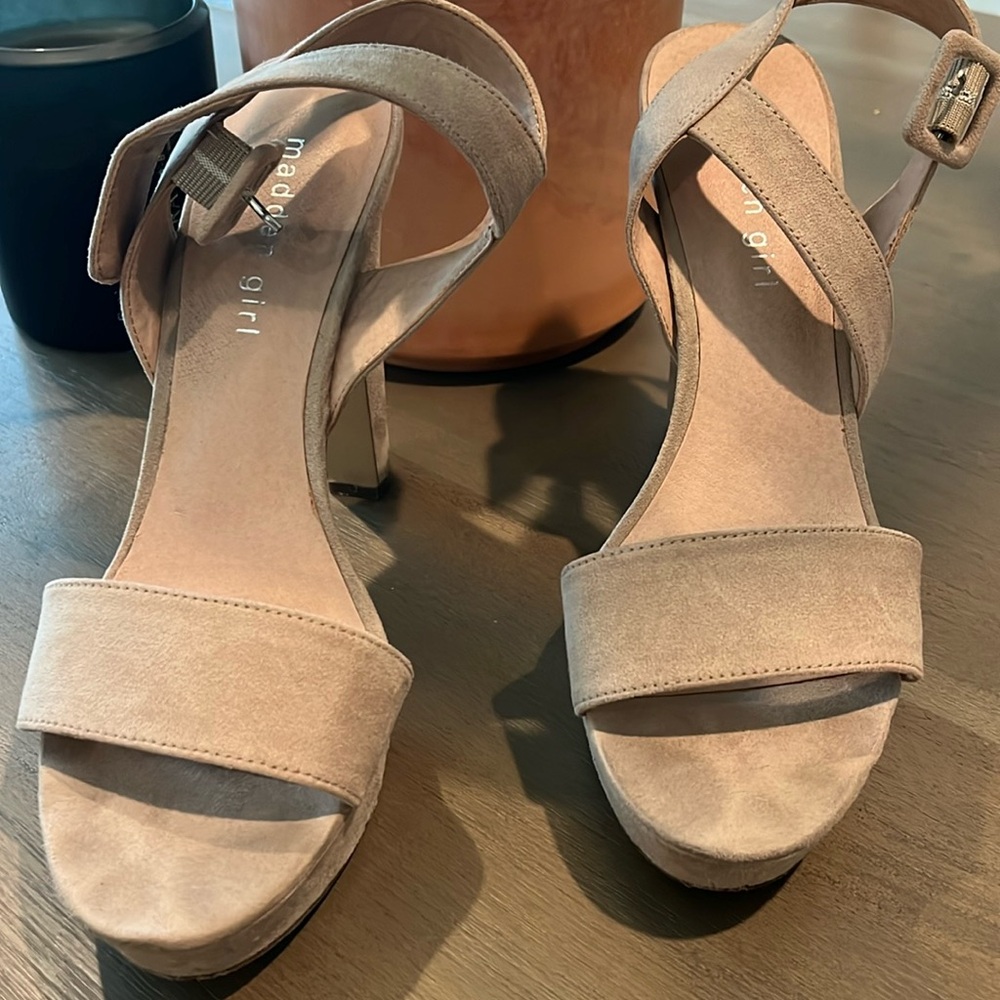 Madden girl pumps size 9.